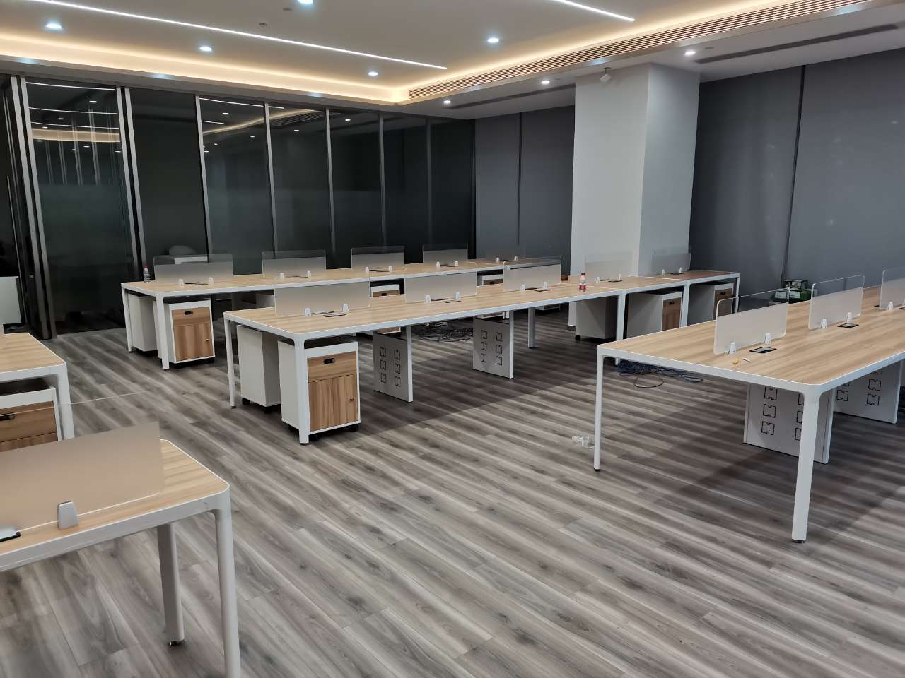 企業(yè)做板式辦公家具有哪些好處？